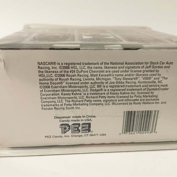 NASCAR Matt Kenseth #17 Hauler & Helmet PEZ Dispensers Gift Set - Picture 13 of 16